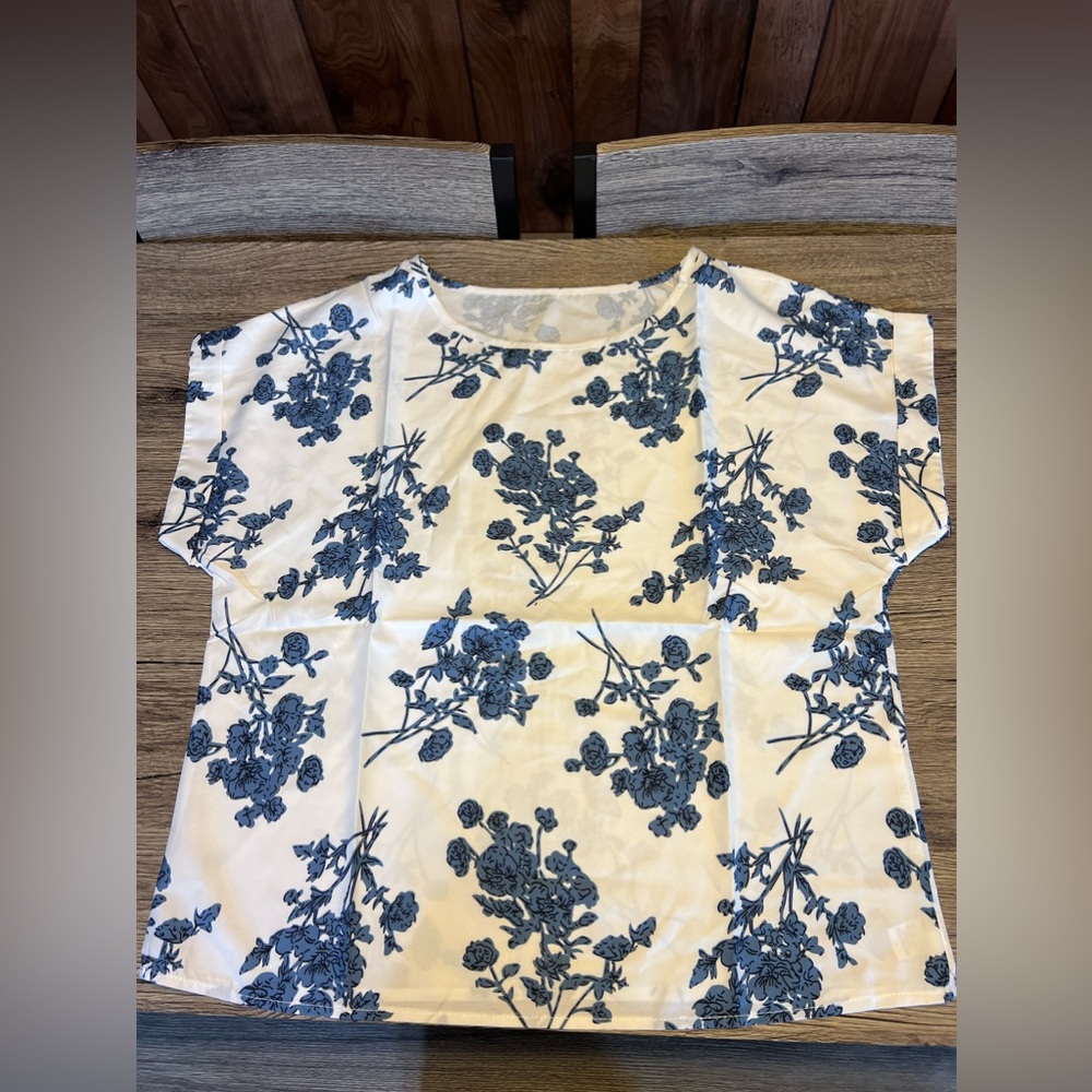 WILLING TO BUNDLE — SHEIN Floral Blouse, Size Large
